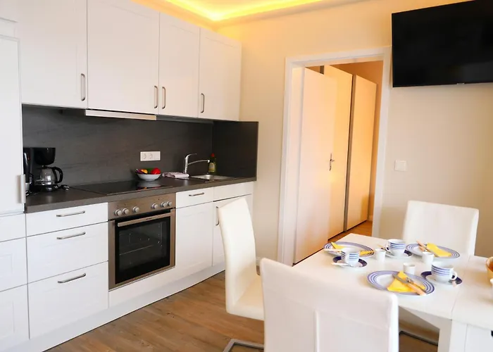 Modern eingerichtete, komfortable 2-Zimmer-Wohnung im 2. OG (Fahrstuhl vorh.)
