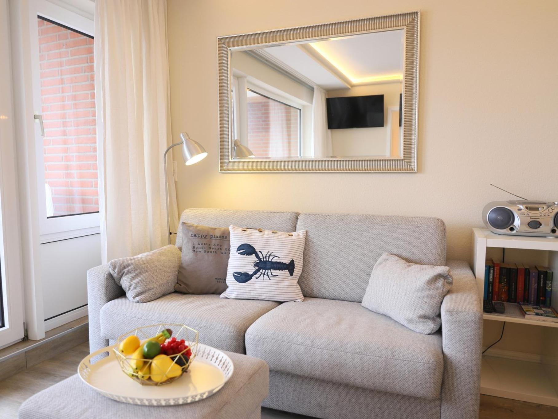 Modern Eingerichtete, Komfortable 2-zimmer-wohnung Im 2. Og